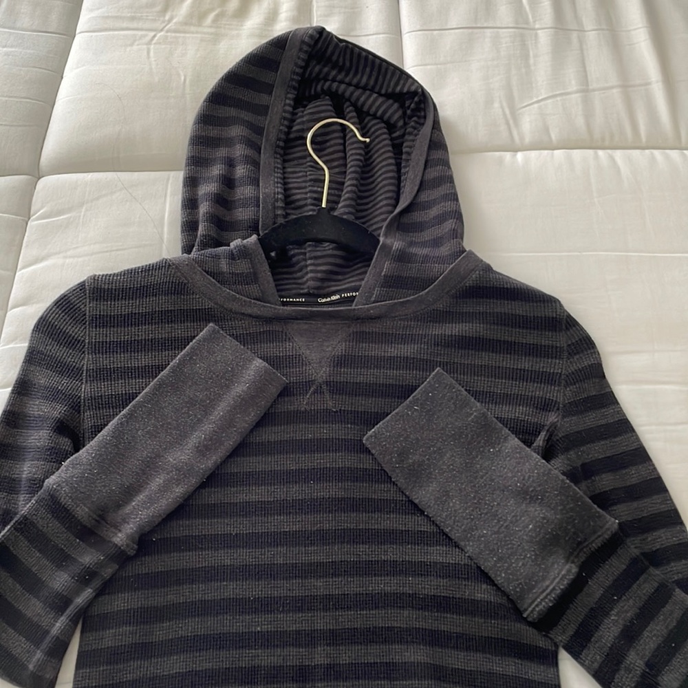 Small Calvin Klein sweater/shirt